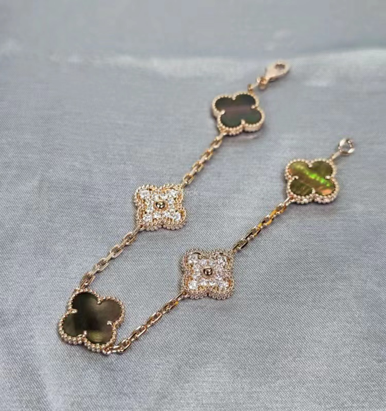 Van Cleef Arpels Vintage Alhambra Four Leaf Clover Gold Bracelet (7) - newkick.app